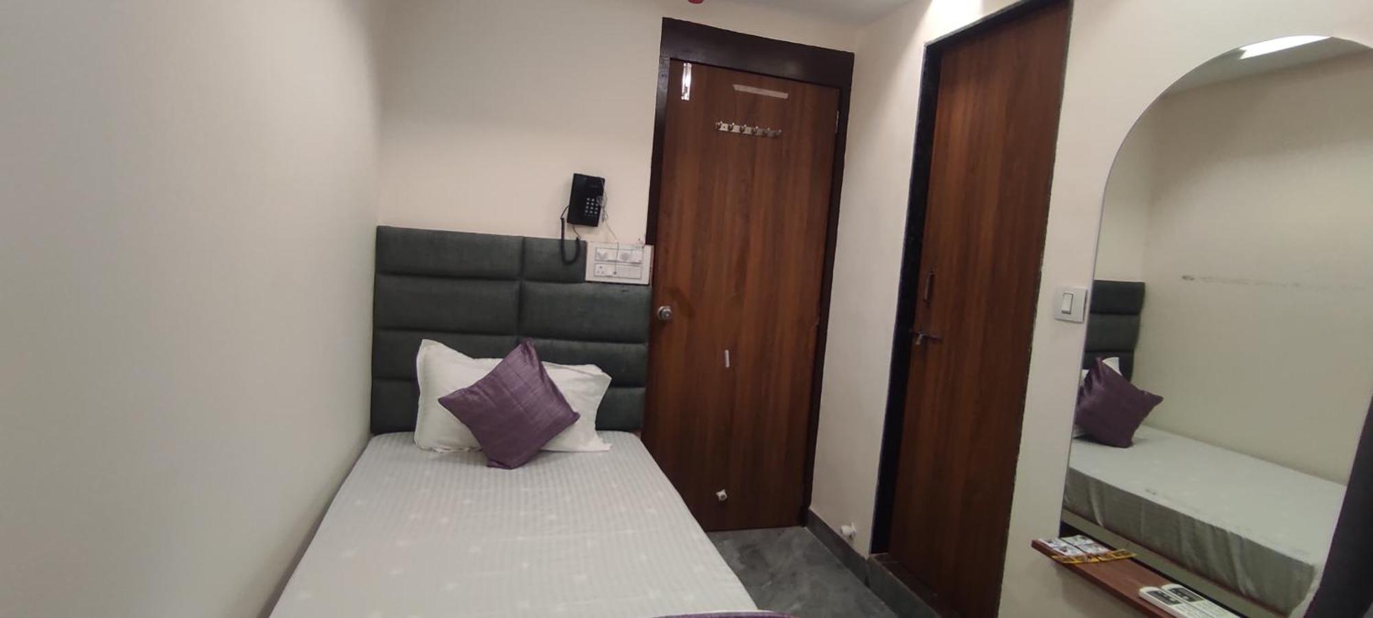 Hotel Earth Inn, Subhash Bridge, Rto Circle, Ahmedabad Exterior foto