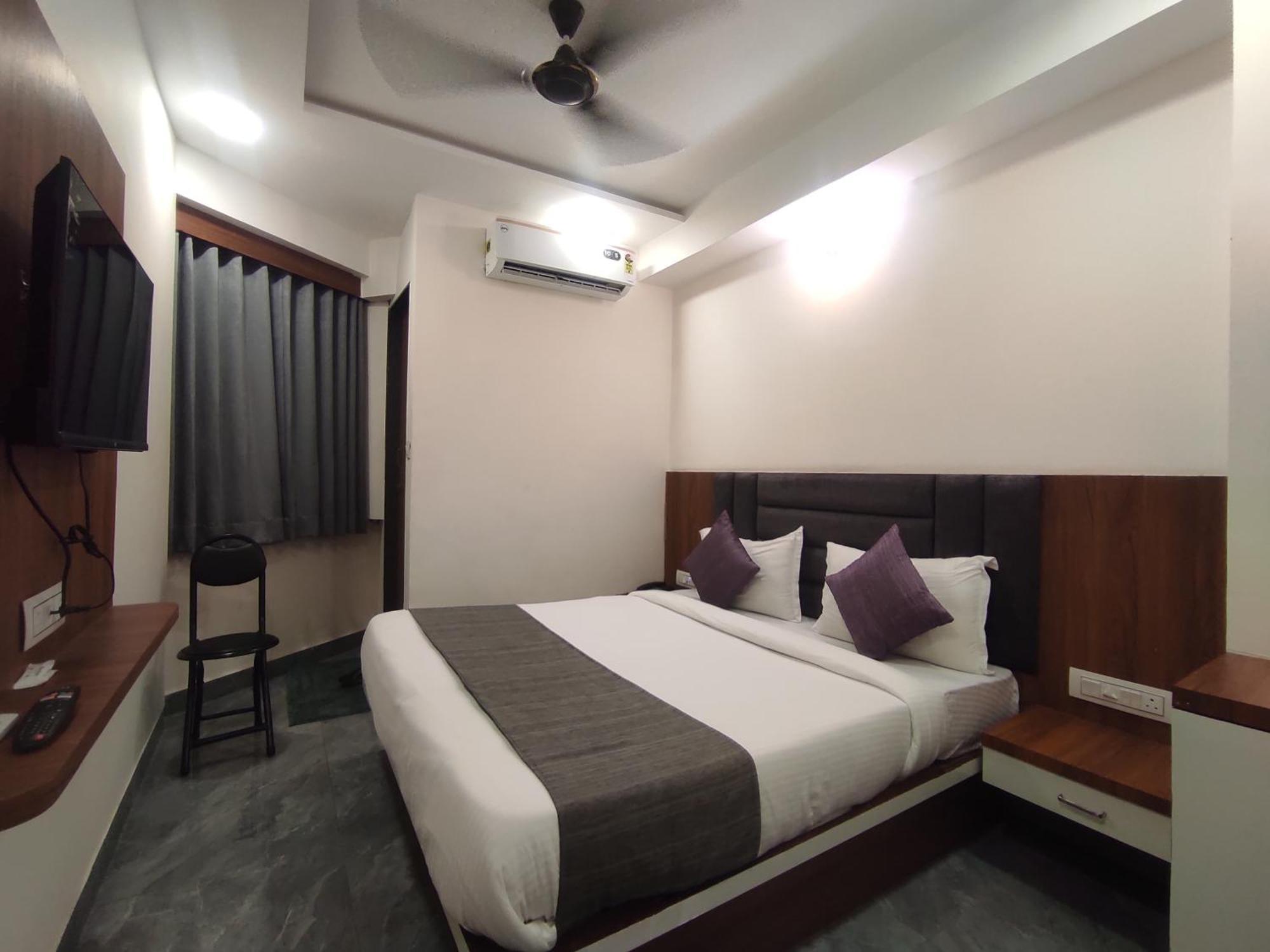 Hotel Earth Inn, Subhash Bridge, Rto Circle, Ahmedabad Exterior foto