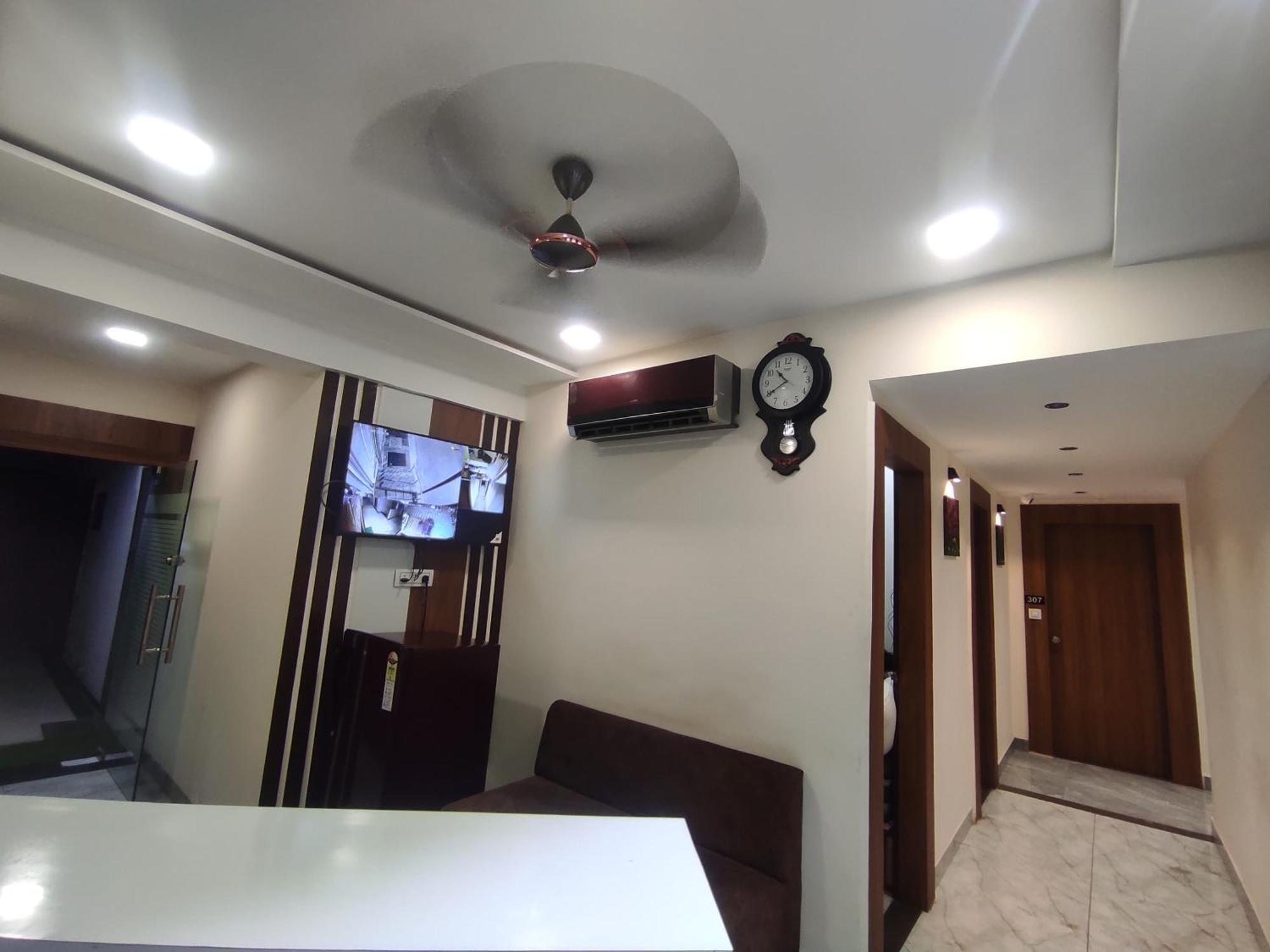Hotel Earth Inn, Subhash Bridge, Rto Circle, Ahmedabad Exterior foto