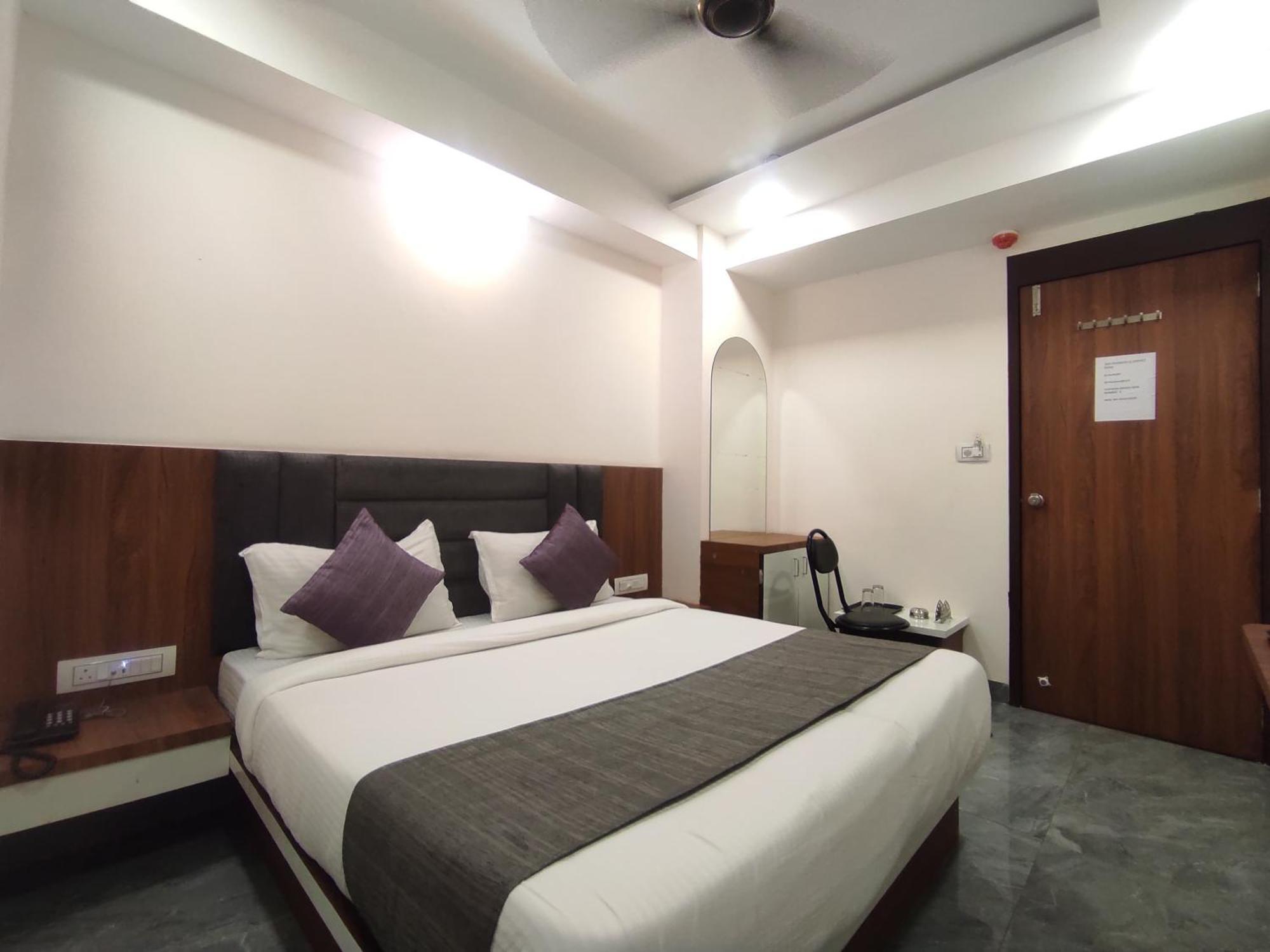 Hotel Earth Inn, Subhash Bridge, Rto Circle, Ahmedabad Exterior foto