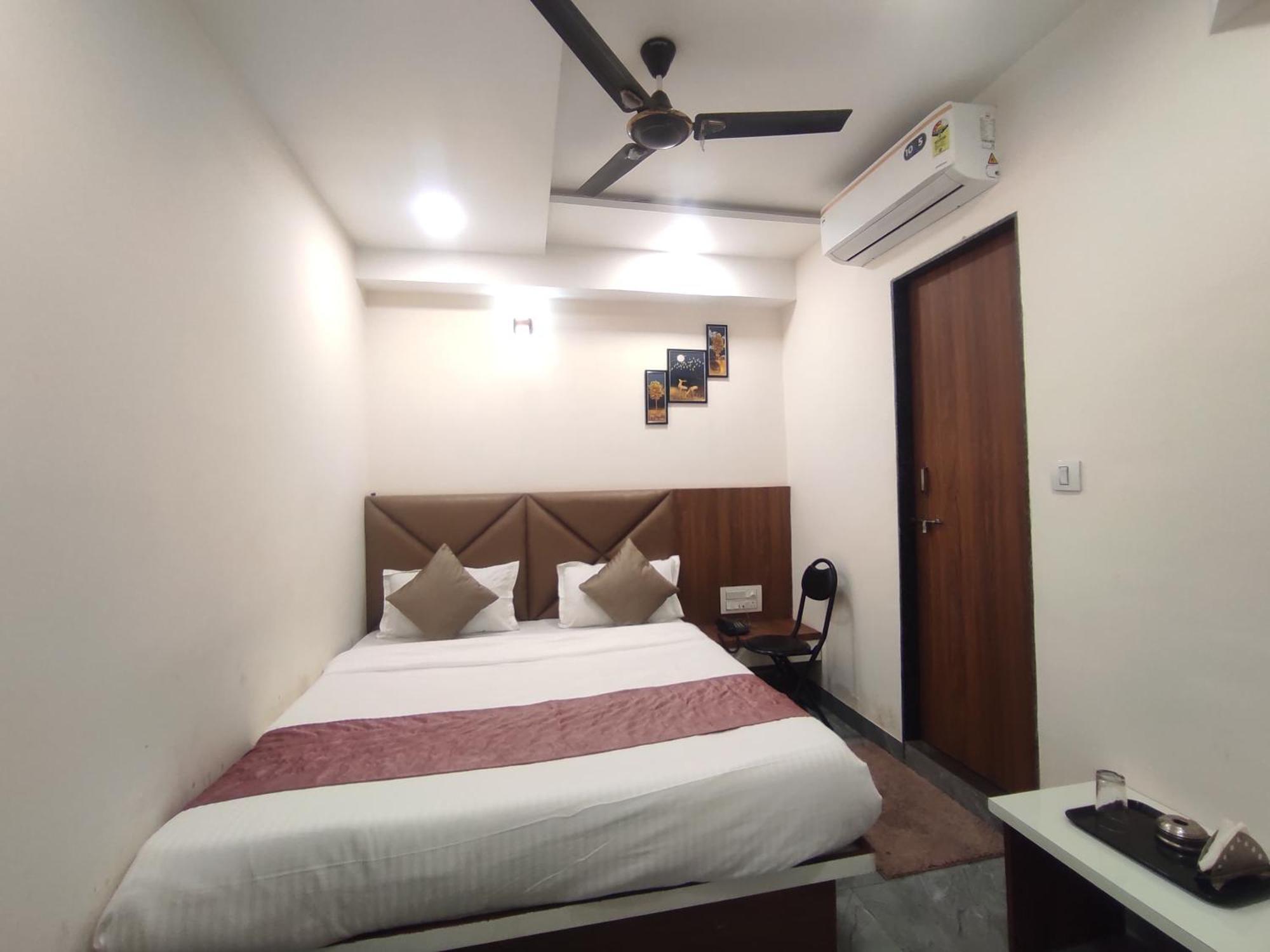 Hotel Earth Inn, Subhash Bridge, Rto Circle, Ahmedabad Exterior foto