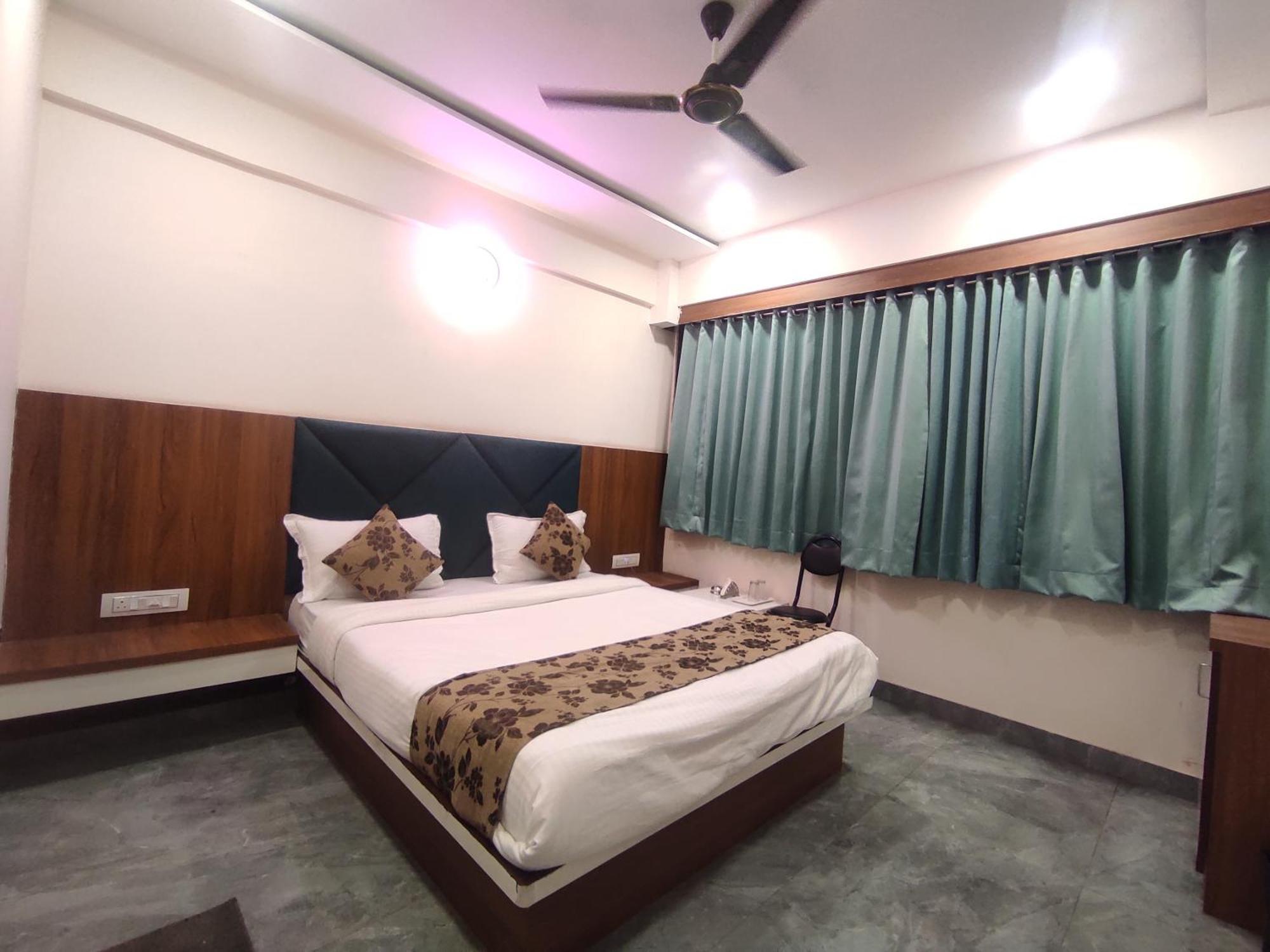 Hotel Earth Inn, Subhash Bridge, Rto Circle, Ahmedabad Exterior foto